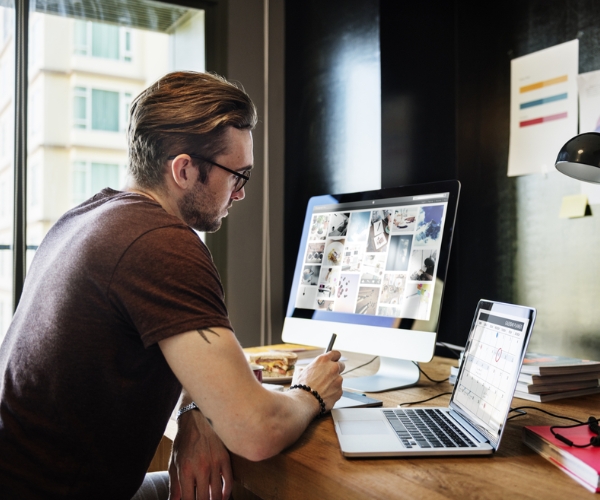 Encontre vagas remotas em empresas multinacionais líderes