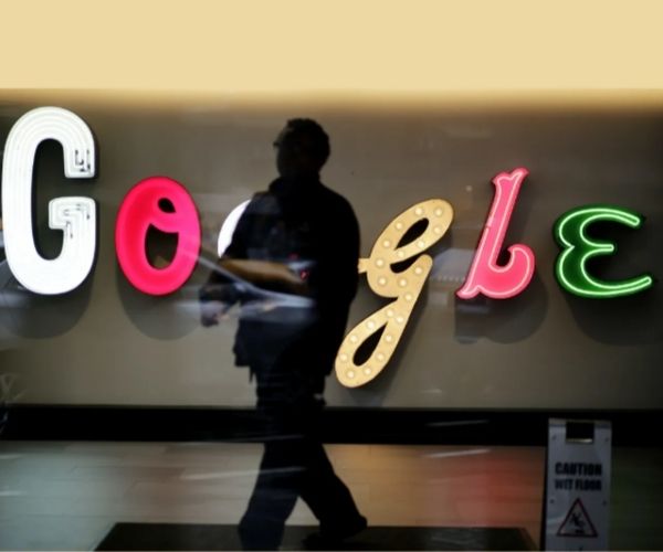 Google: Maior integração de IA nas buscas aumentará o risco de custos, afirma Morgan.