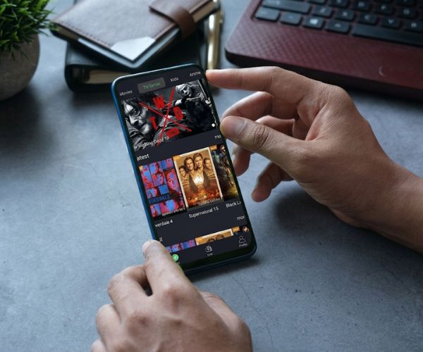 Assista TV de graça no seu celular — tudo em um só lugar