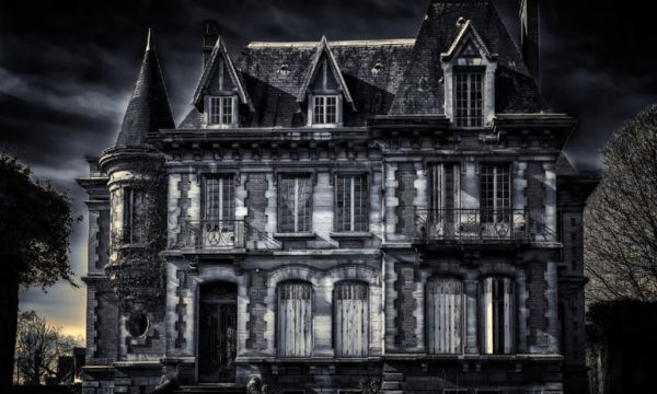 O remake de Resident Evil 4 será lançado para PS4, mas seu concorrente ficará de fora.