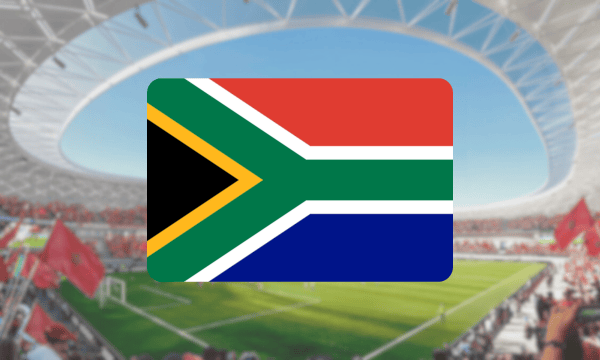 Bandeira da África do Sul exibida em um estádio.
