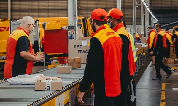 Funcionário da DHL (Fonte: Google)