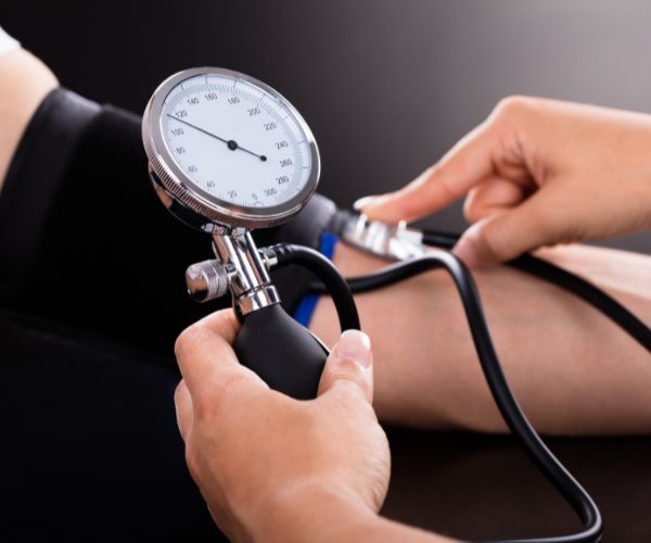 Como controlar a pressão arterial? 07 dicas para você!